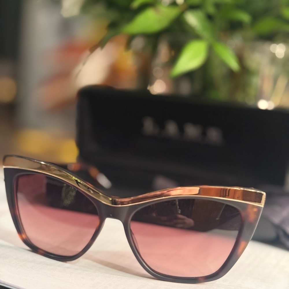 L.A.M.B. Cateye Women's Sunglasses Tortoiseshell Brown Frames/case- no scratches